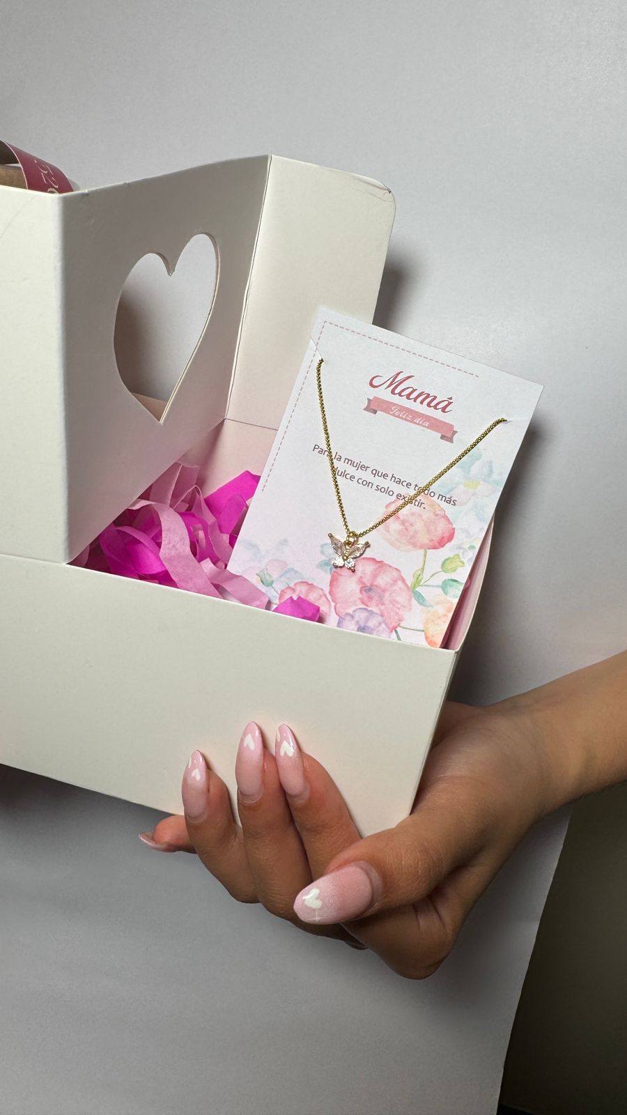 Producto Mavie x CORA: caja, accesorios y tarjetas — foto 1